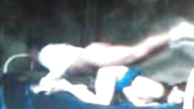 সাদা ডেইজি যুবতী এইচডি ভিডিও সেক্স মেয়েটি তার বয়সের দ্বিগুণ দুজনকে চুষছে